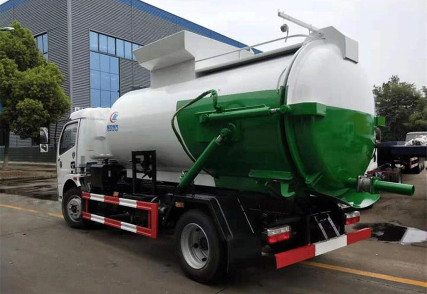 東風(fēng)D7圓罐餐廚垃圾車(chē)