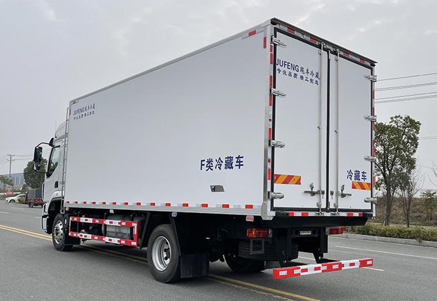 柳汽乘龍6米8冷藏車(chē)廂體圖片